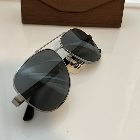 New GUCCI SUNGLASSES GC001244 4240L1 63/14 Slv Shn Gry polarized. Generic Case - Picture 2 of 11